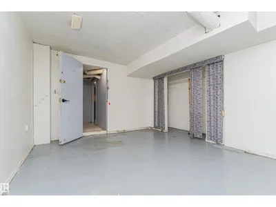 10918 84 AV NW photo 36