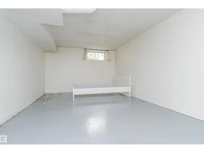 10918 84 AV NW photo 35