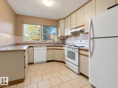 12204 40 AV NW photo 6