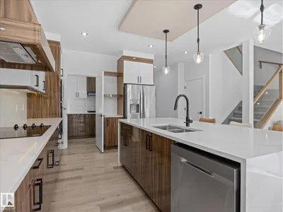 16115 34 AV SW photo 17