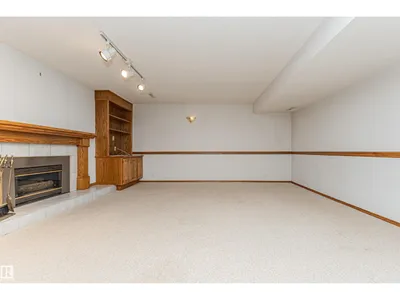 15903 111 ST NW photo 32