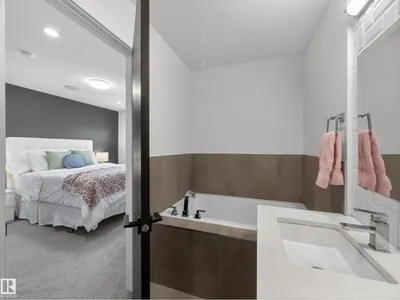 10449 143 ST NW photo 48