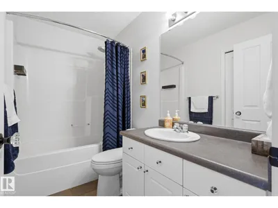 8911 173 AV NW photo 16