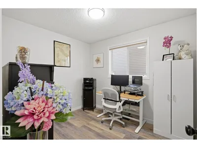 8911 173 AV NW photo 15