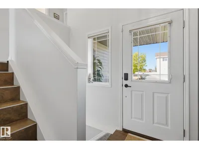 8911 173 AV NW photo 4