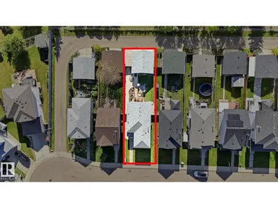 8911 173 AV NW photo 29
