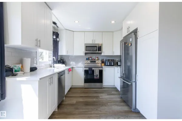 7115 39A AV NW photo 2