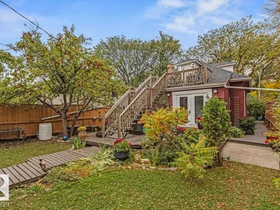 11347 89 ST NW photo 32