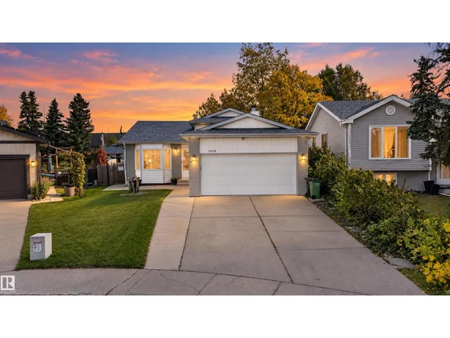 1519 104 ST NW, Edmonton