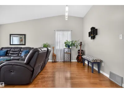 1519 104 ST NW photo 4