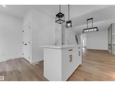 4213 63 ST photo 16