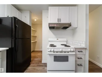 5898 172 ST NW photo 16