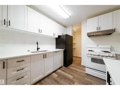 5898 172 ST NW photo 17