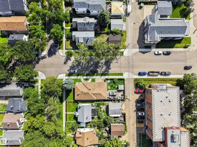 9402 117 Avenue NW photo 17
