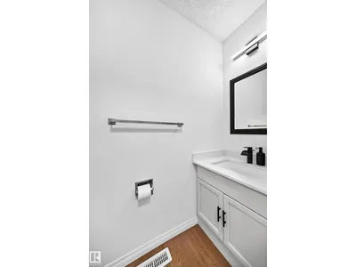 4424 33 ST NW photo 21