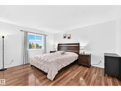 4424 33 ST NW photo 25