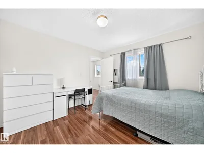 4424 33 ST NW photo 32