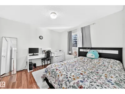 4424 33 ST NW photo 33