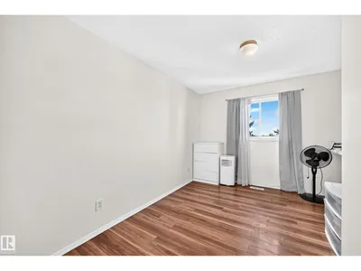 4424 33 ST NW photo 35