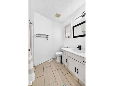 4424 33 ST NW photo 38