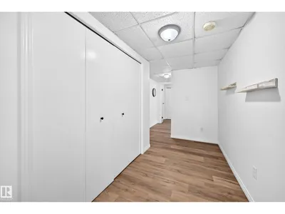 4424 33 ST NW photo 41