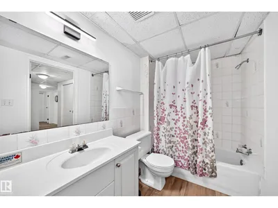 4424 33 ST NW photo 47