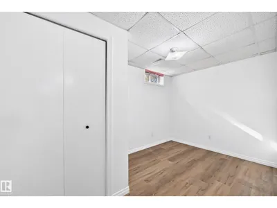 4424 33 ST NW photo 48