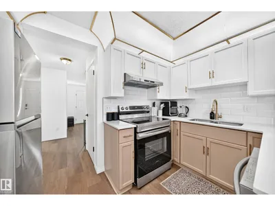4424 33 ST NW photo 9
