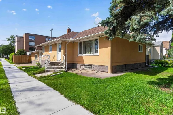 9402 117 Avenue NW photo 2