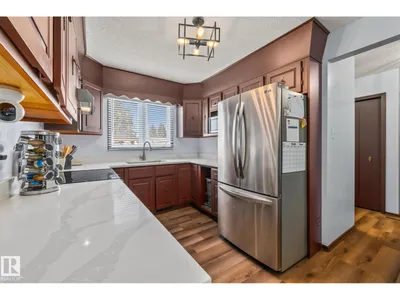 8812 135 AV NW photo 13
