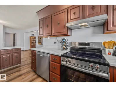 8812 135 AV NW photo 15