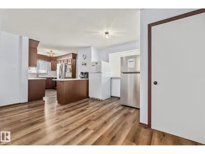 8812 135 AV NW photo 16