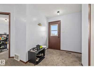 8812 135 AV NW photo 24