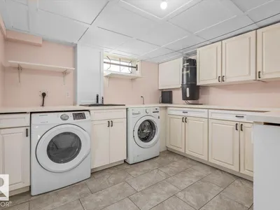 8907 136 AV NW photo 23