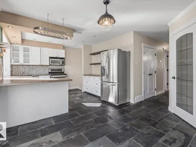 8907 136 AV NW photo 8