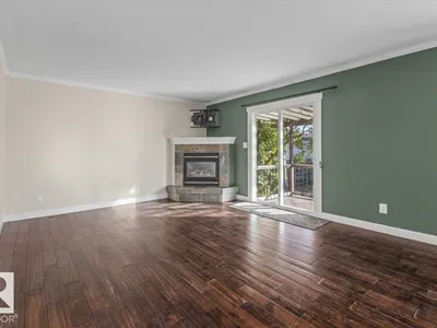 8907 136 AV NW photo 4
