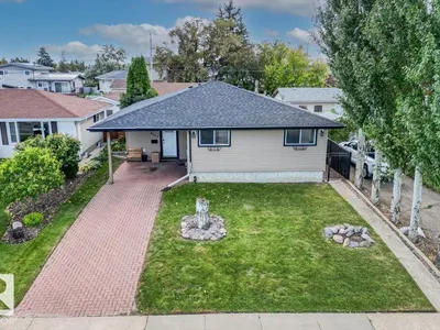 8907 136 AV NW photo 40