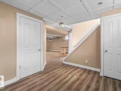 8907 136 AV NW photo 29
