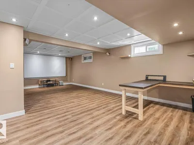 8907 136 AV NW photo 19