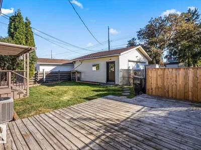 8907 136 AV NW photo 36