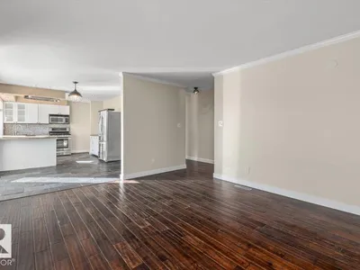 8907 136 AV NW photo 6