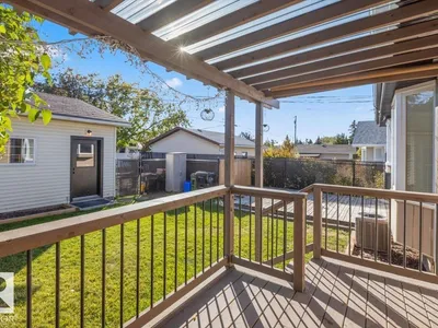 8907 136 AV NW photo 30