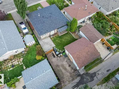 8907 136 AV NW photo 43