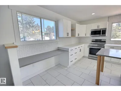 5207 46 ST photo 9