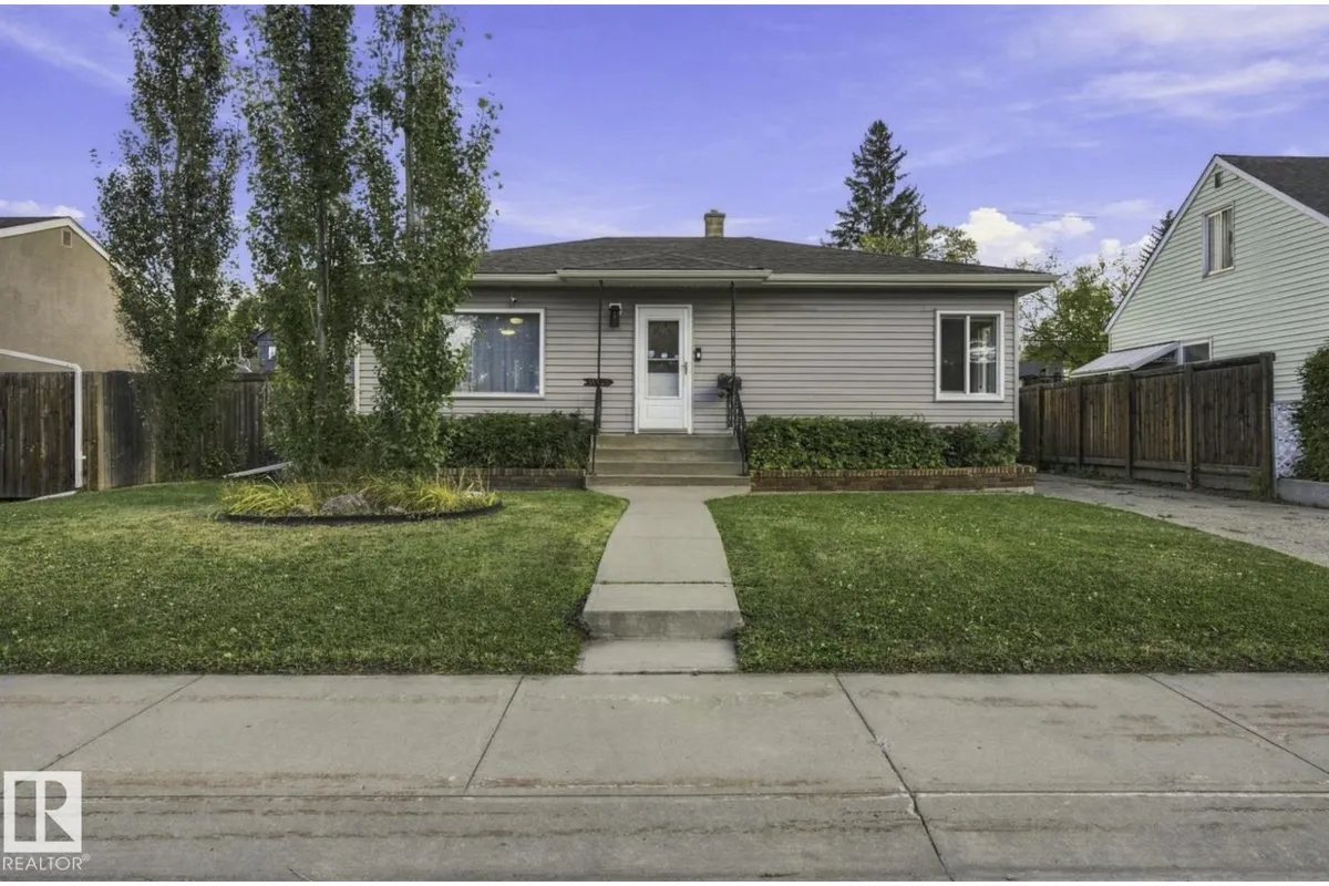 11928 127 ST NW exterior