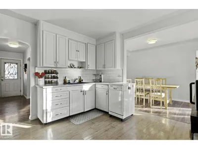 11928 127 ST NW photo 14