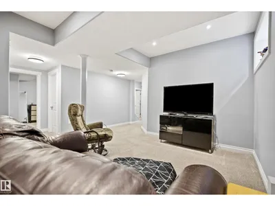 5403 60 ST photo 37