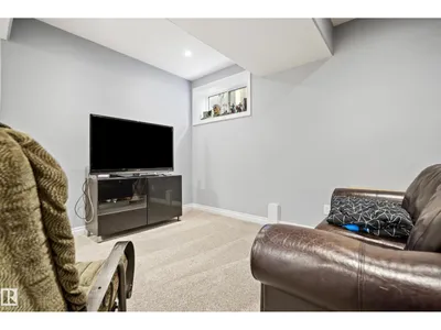 5403 60 ST photo 38