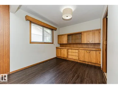 10726 70 AV NW photo 14
