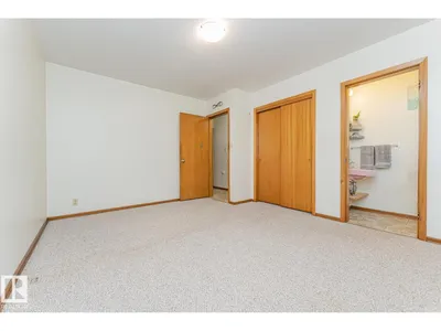 10726 70 AV NW photo 23